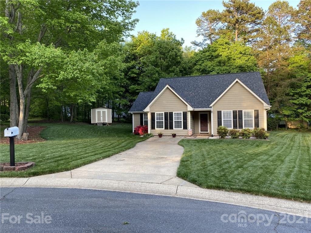 192 Valleybrook Dr., Denver, NC 28037