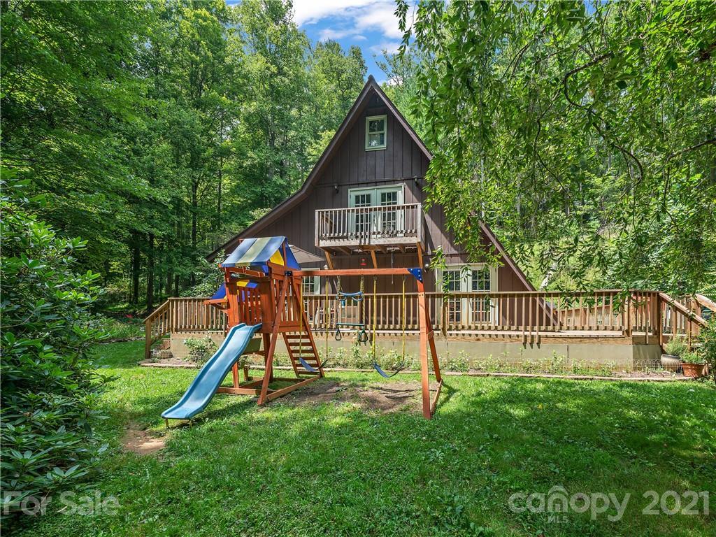 321 Fish Pond Ln., Burnsville, NC 28714