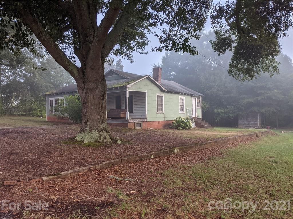 211 Heigh St., Ellenboro, NC 28040