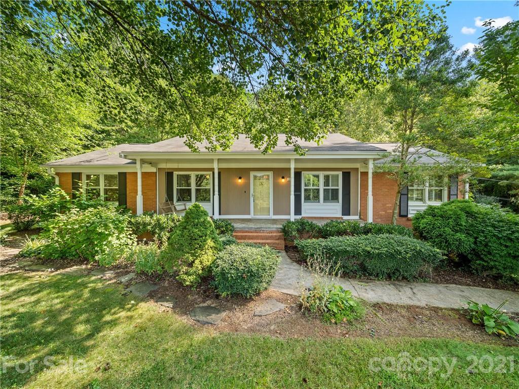 15 Woodbury Rd., Asheville, NC 28804