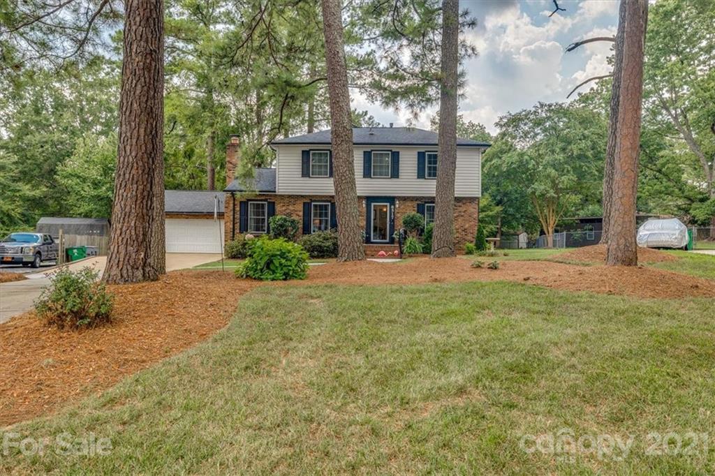 8517 Woodthorn Pl., Charlotte, NC 28226