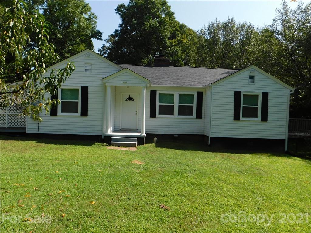 712 Noles Dr., Mount Holly, NC 28120