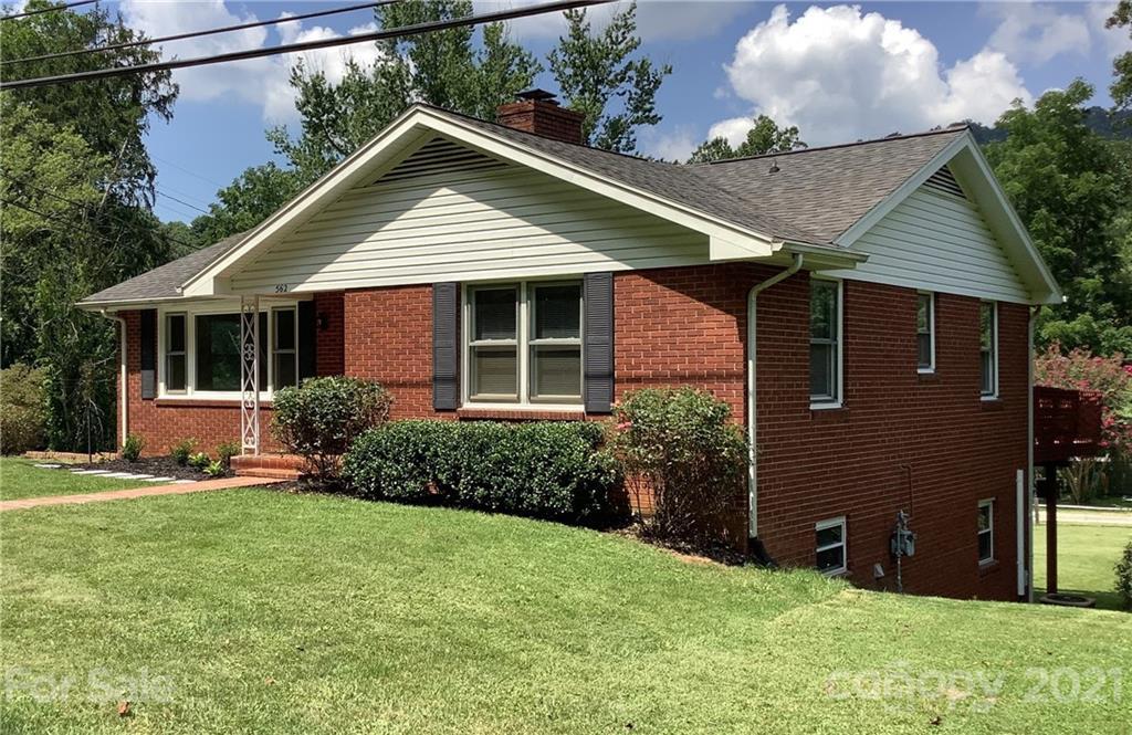 562 Beaverdam Rd., Asheville, NC 28804