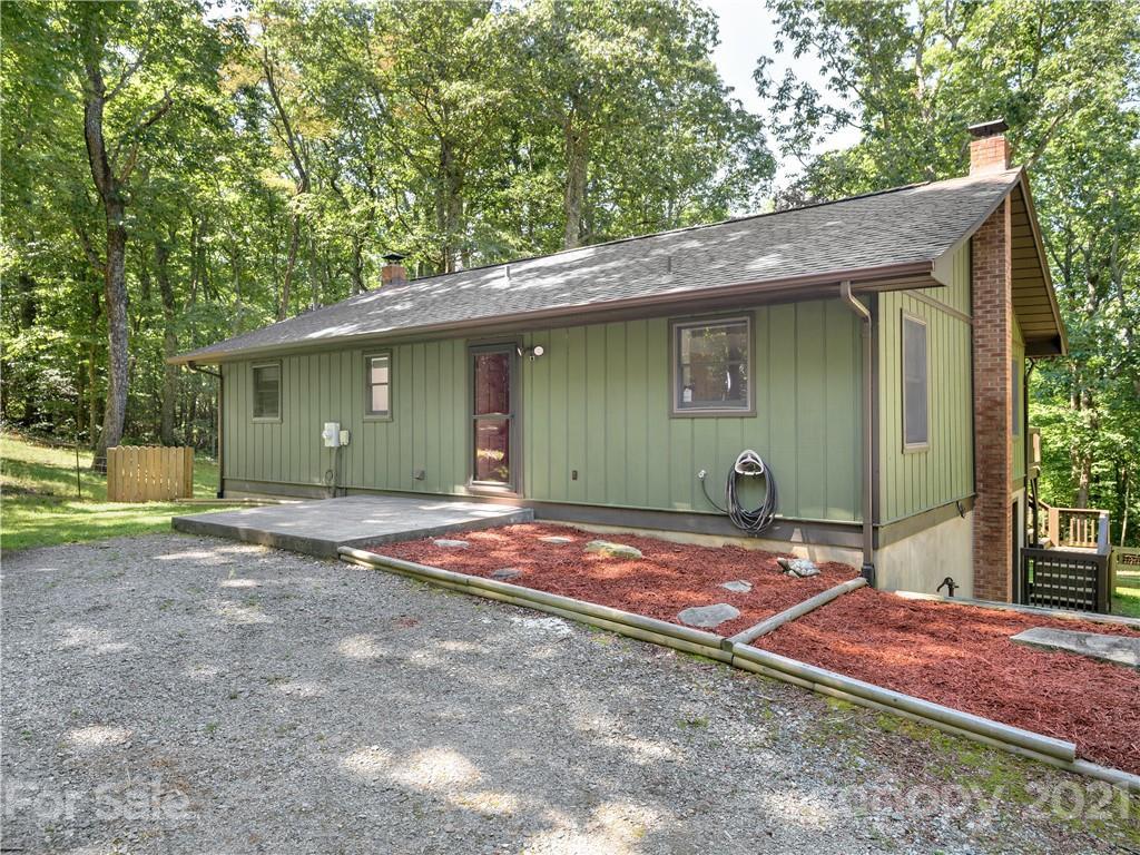 444 Rugged Top Rd., Hendersonville, NC 28792