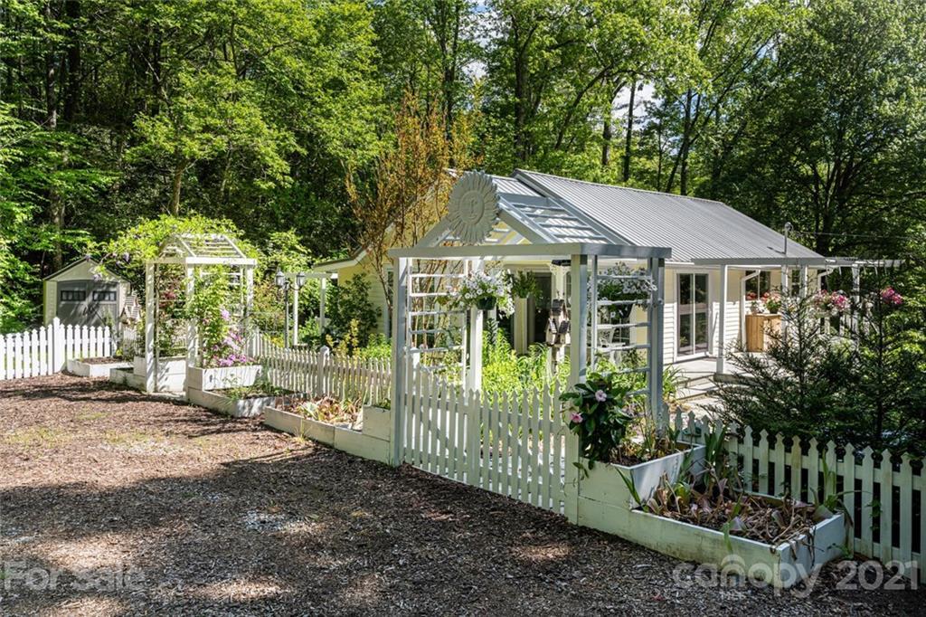 200 Nimitz Dr., Brevard, NC 28712