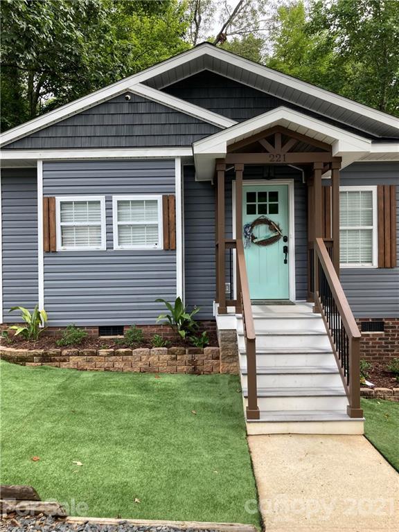 221 Cardinal Ave., New London, NC 28127