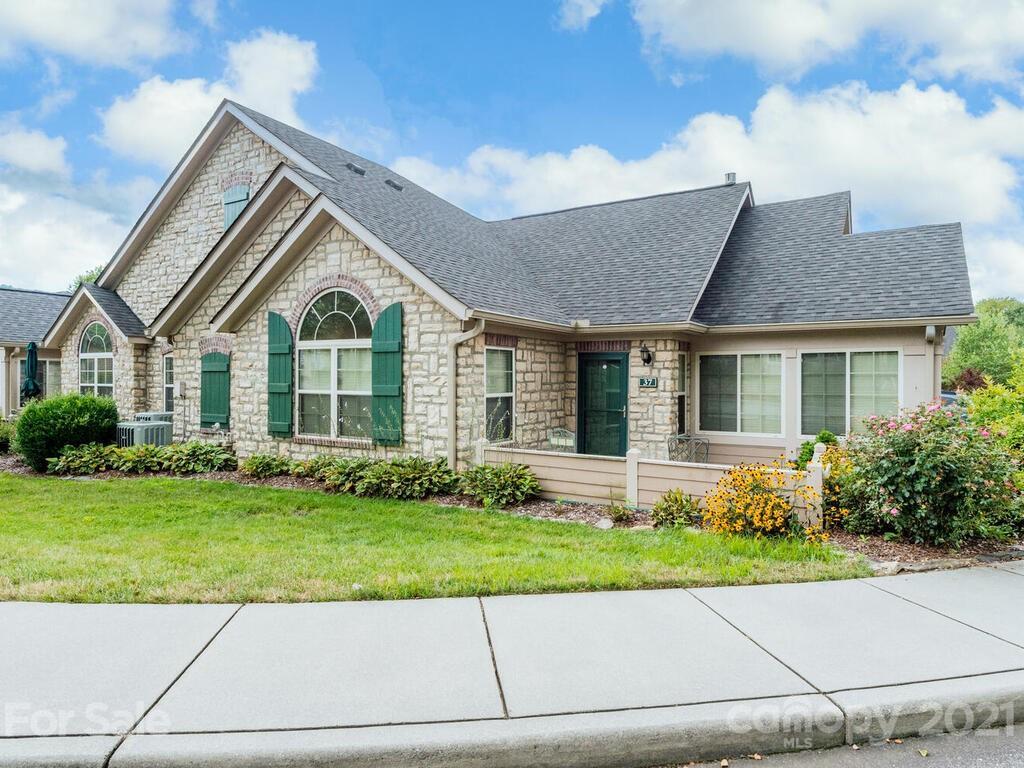 37 Mountain Meadow Cir., Weaverville, NC 28787