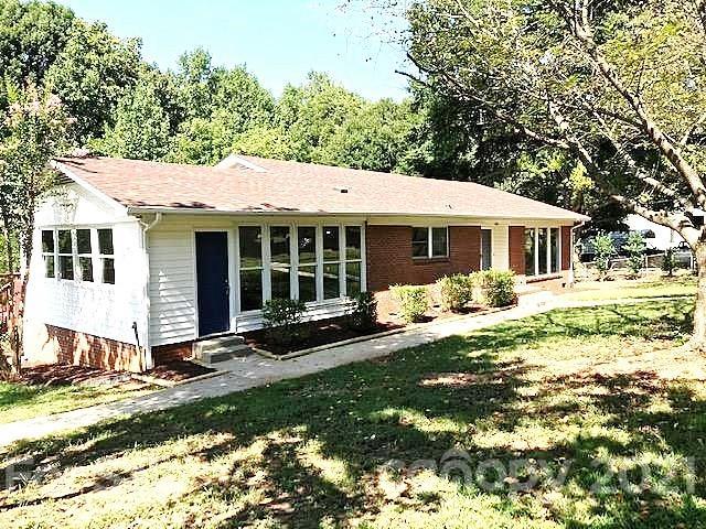 2406. Crescent Ln., Gastonia, NC 28052