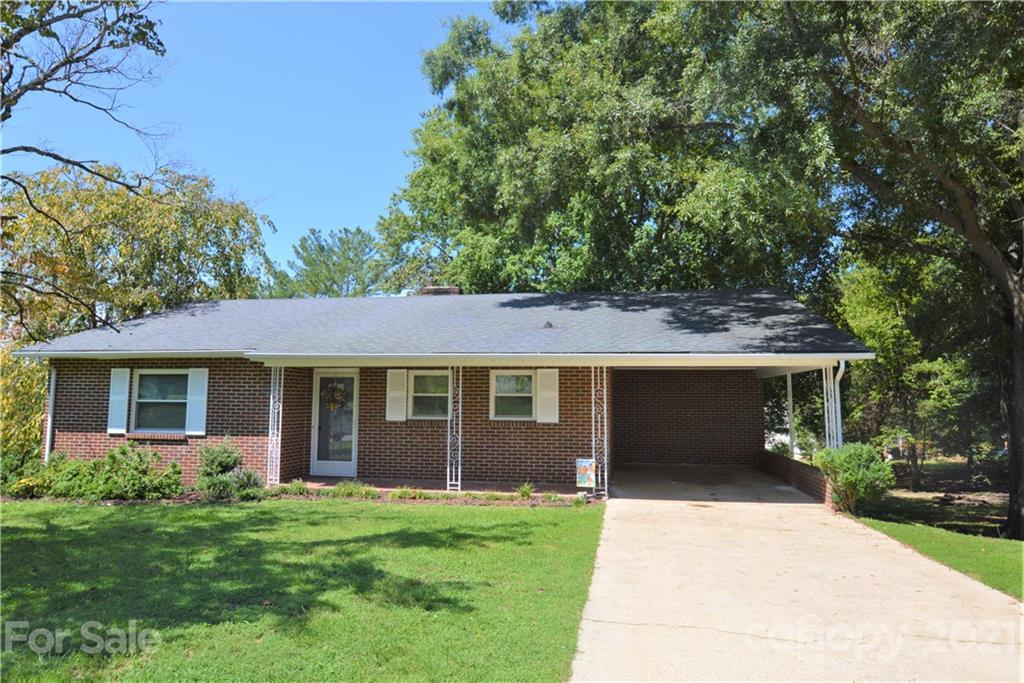 4 Woods Dr., Granite Falls, NC 28630