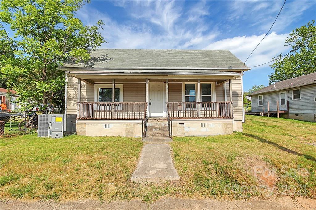 639 Harrison St., Statesville, NC 28677