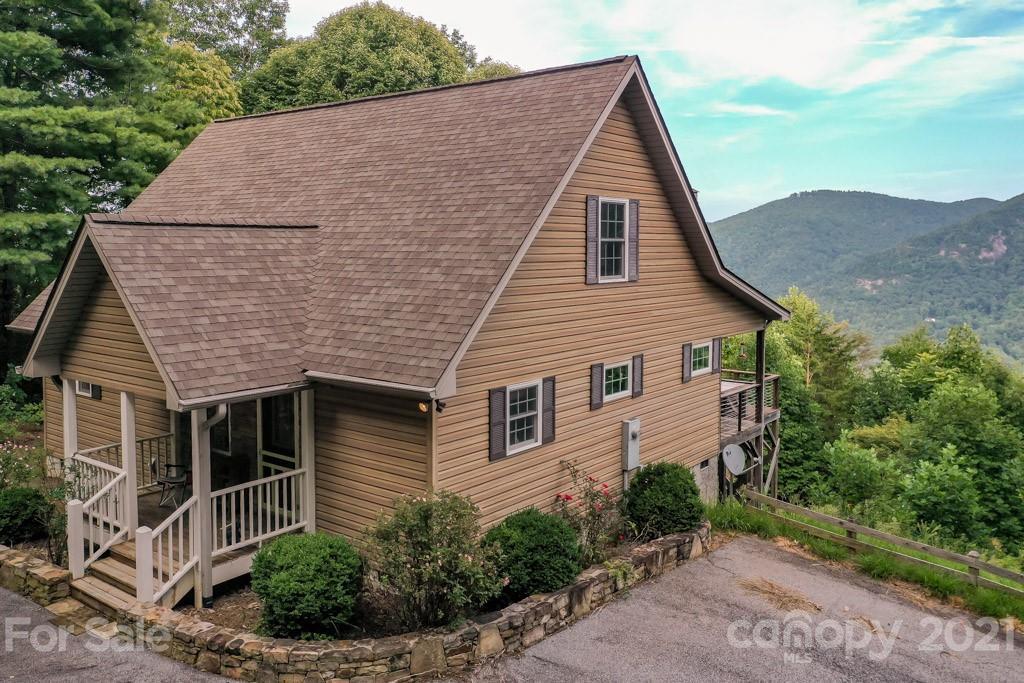24 Autumn View Dr., Hendersonville, NC 28792
