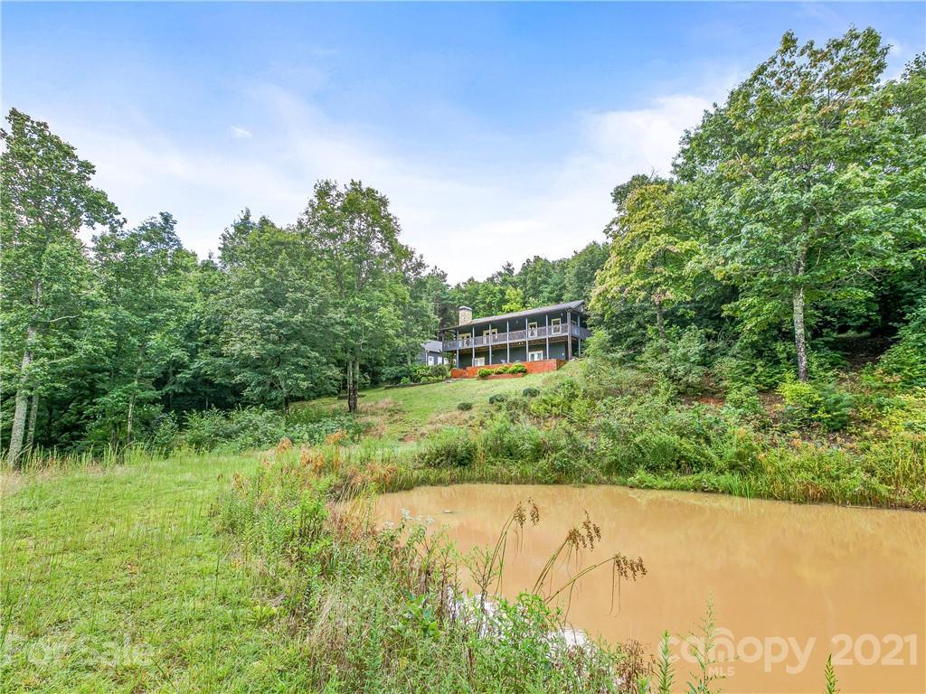 98 Pinebluff Rd., Bat Cave, NC 28710