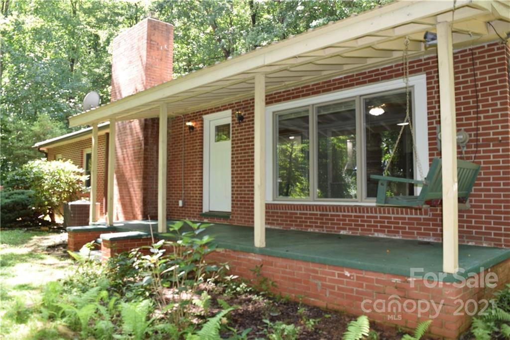 1533 Rosemount Rd., Sylva, NC 28779