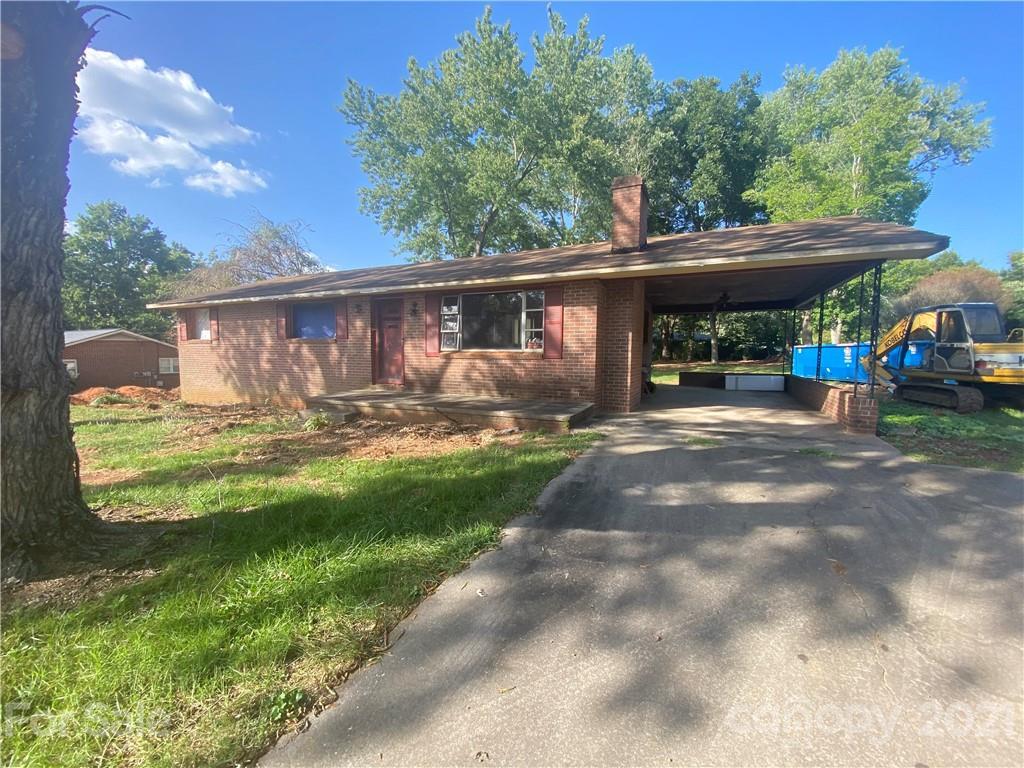 2161 29th Avenue Dr. #1, Hickory, NC 28601