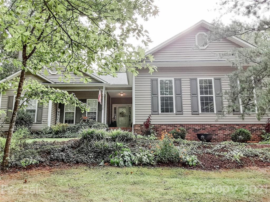 2056 Lynmore Dr., Sherrills Ford, NC 28673