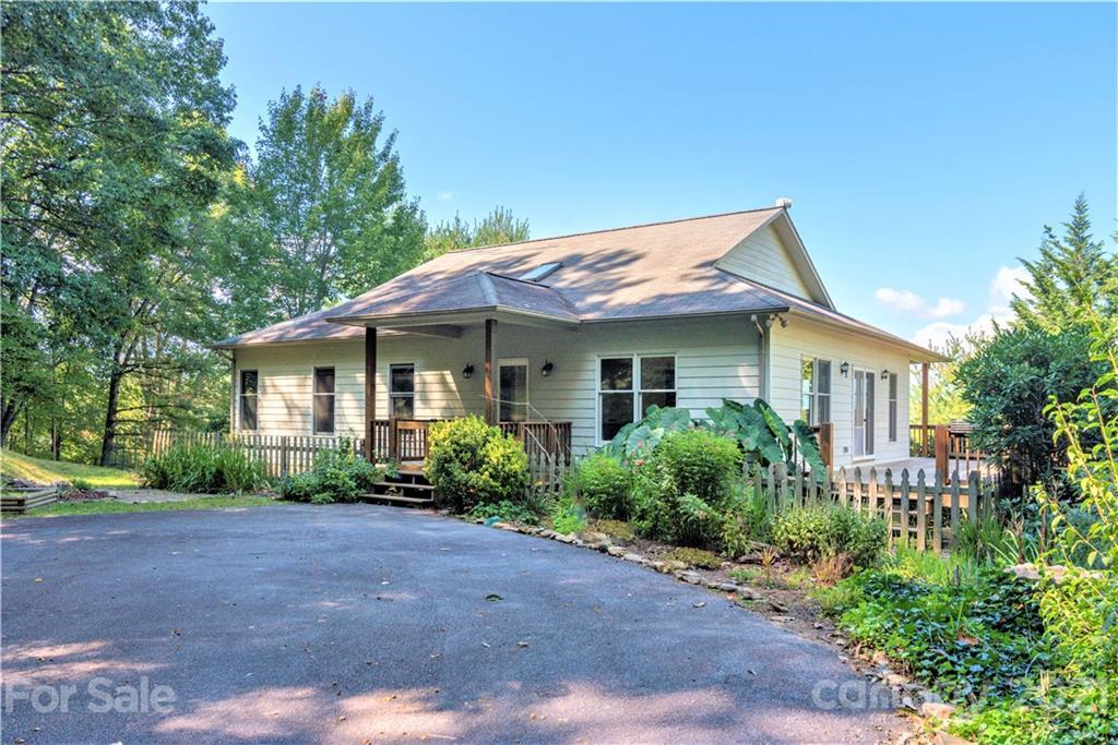 530 Brigadoon Dr., Clyde, NC 28721