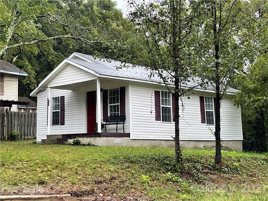 823 Newbern Ave., Statesville, NC 28677