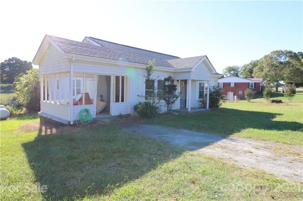 310 Old Henrietta Rd., Forest City, NC 28043
