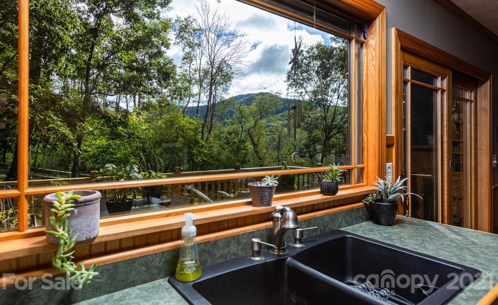 33 Beaver Valley Rd., Asheville, NC 28804