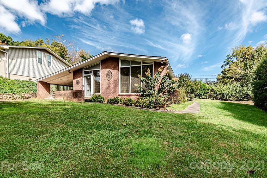 2 Austin Dr., Asheville, NC 28805