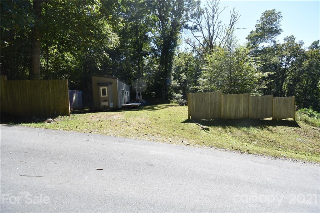 76 Nugget Ln., Sylva, NC 28779