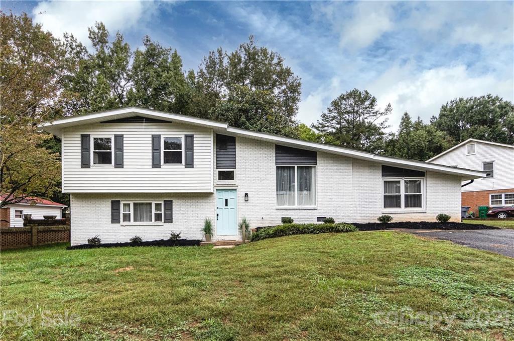 6735 Covecreek Dr., Charlotte, NC 28215