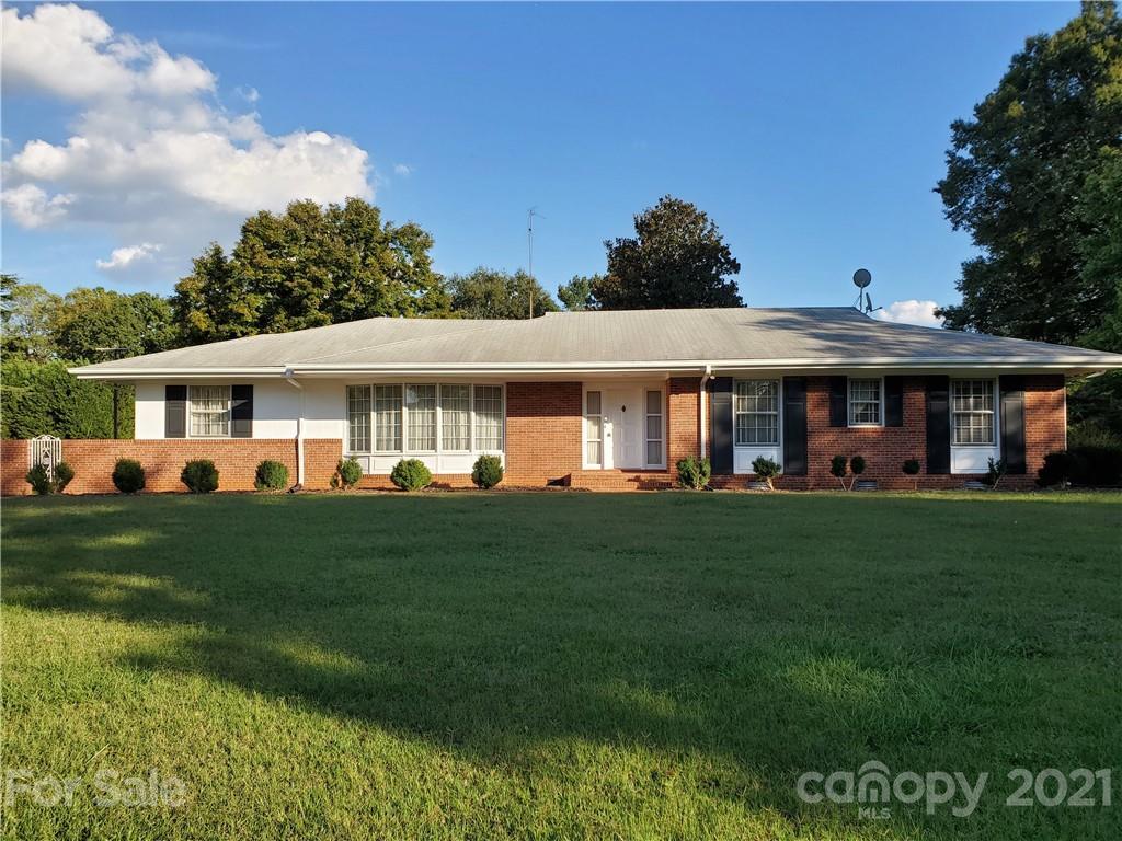 415 Wagner St., Troutman, NC 28166