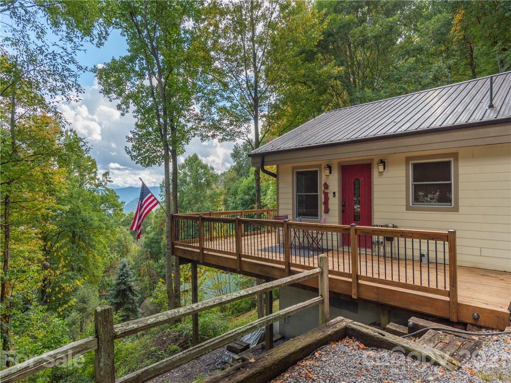 2643 Heath Peak Rd., Waynesville, NC 28785