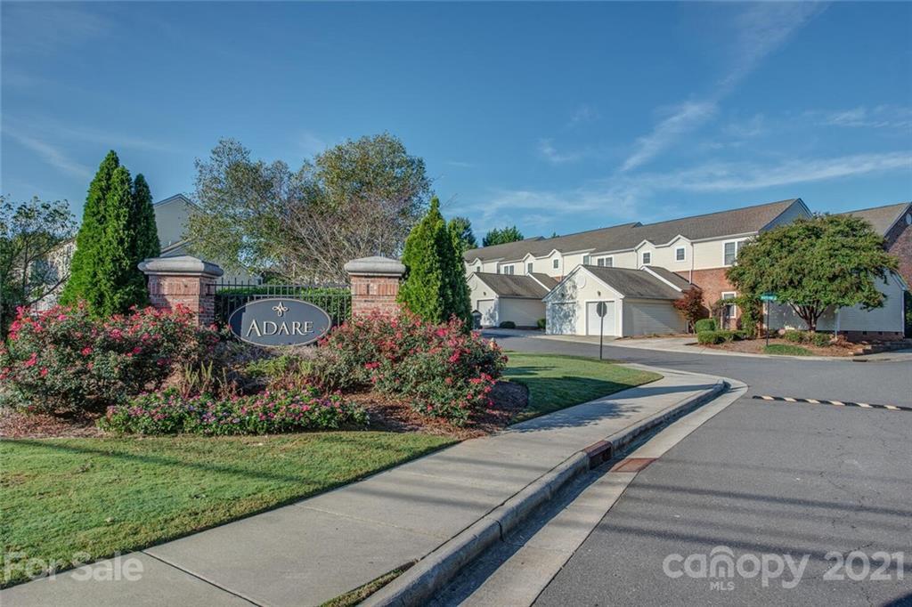 6908 Misty Pine Ln., Charlotte, NC 28217