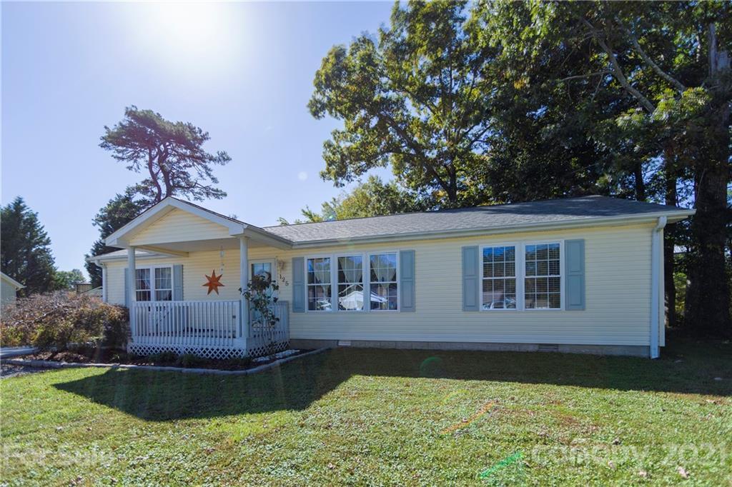 125 Sharons Way, East Flat Rock, NC 28726