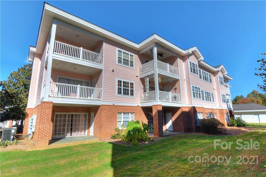 9056 Meadow Vista Rd., Charlotte, NC 28213