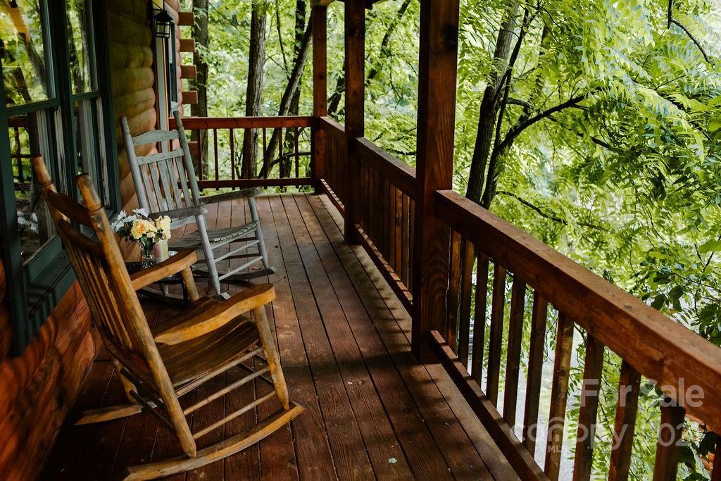 35 Creeds Cove Ln., Waynesville, NC 28785