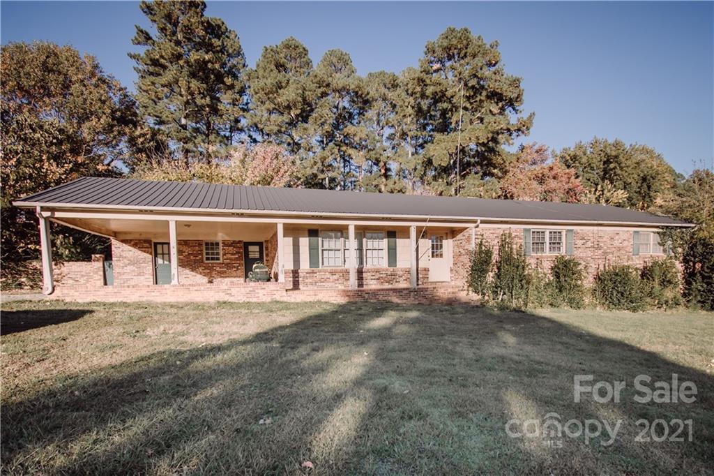 2437 Myra Ln., Lincolnton, NC 28092