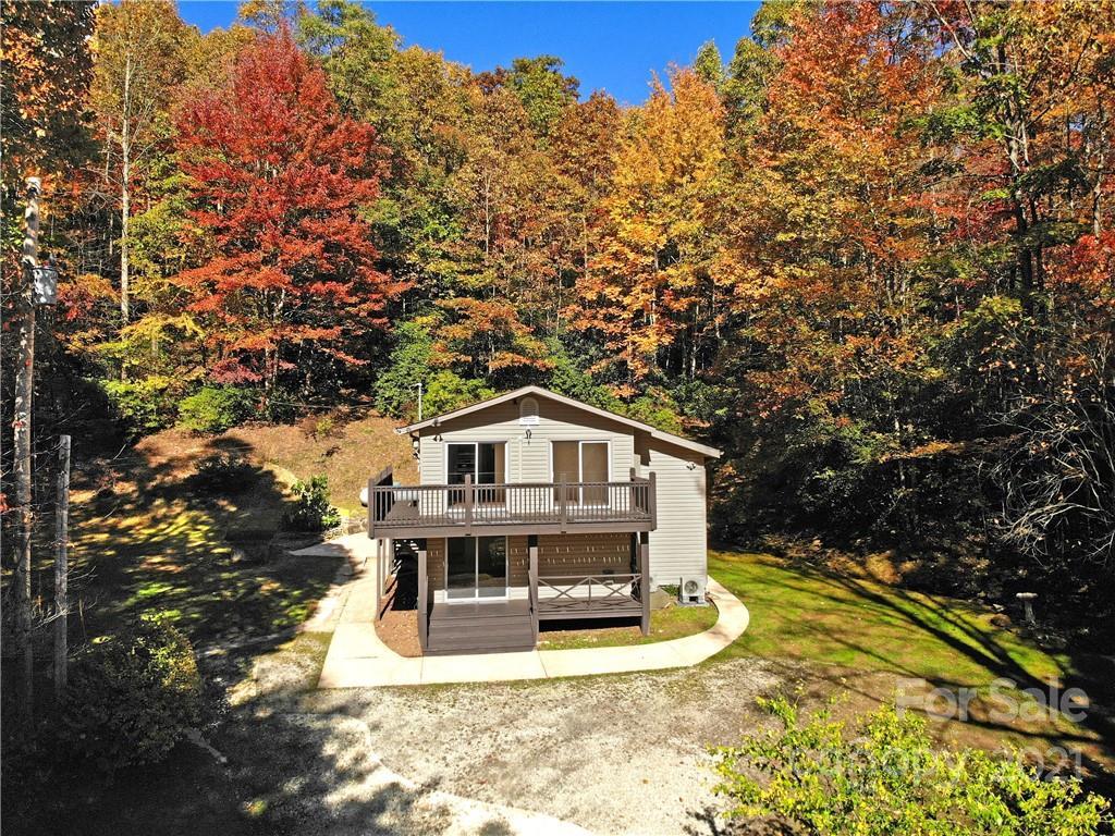 460 Sand Rock Rd., Lake Toxaway, NC 28747