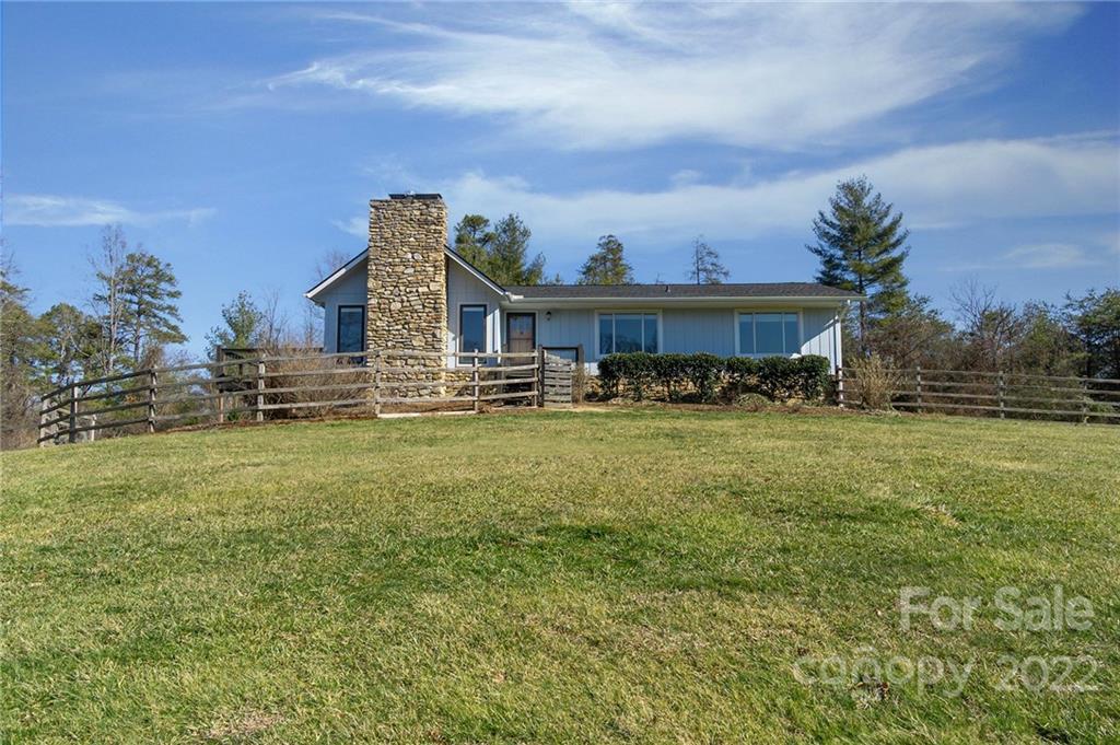 5 Lackey Ln., Asheville, NC 28804