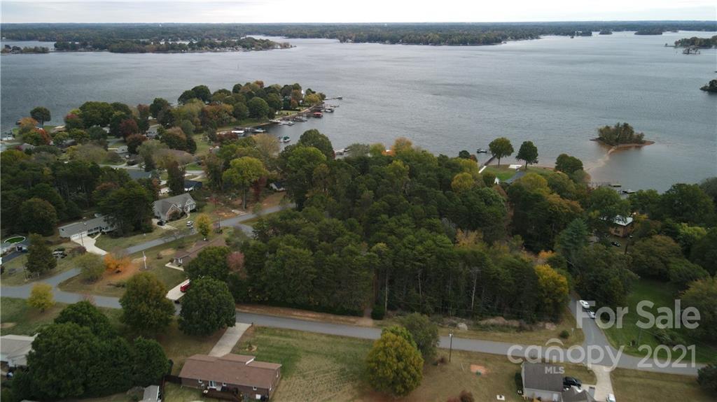 24 Waterside Cir., Sherrills Ford, NC 28673