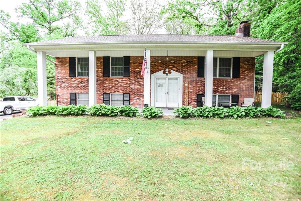91 N Greenwood Forest Dr., Etowah, NC 28729