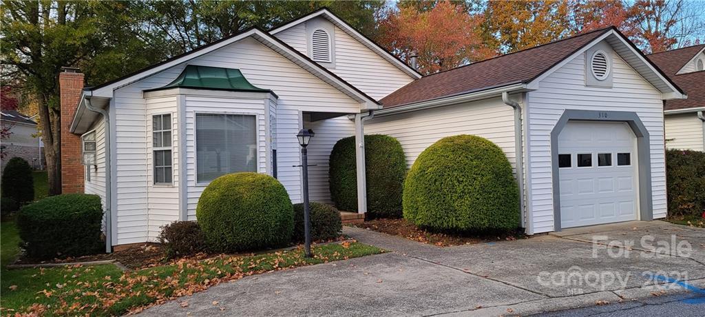310 Somerton Ct., Hendersonville, NC 28791
