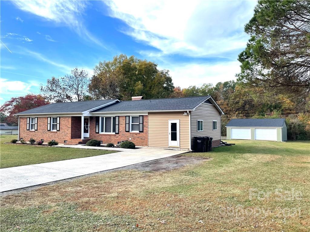 918 Zeb Helms Rd., Monroe, NC 28112