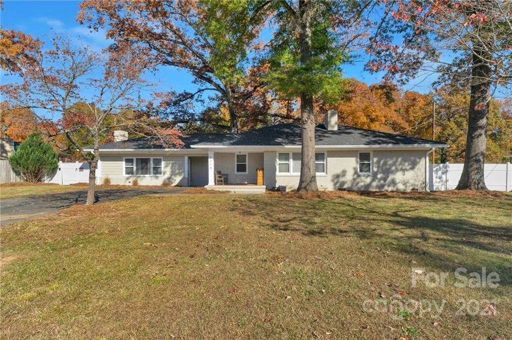 6215 Vernedale Rd., Charlotte, NC 28212