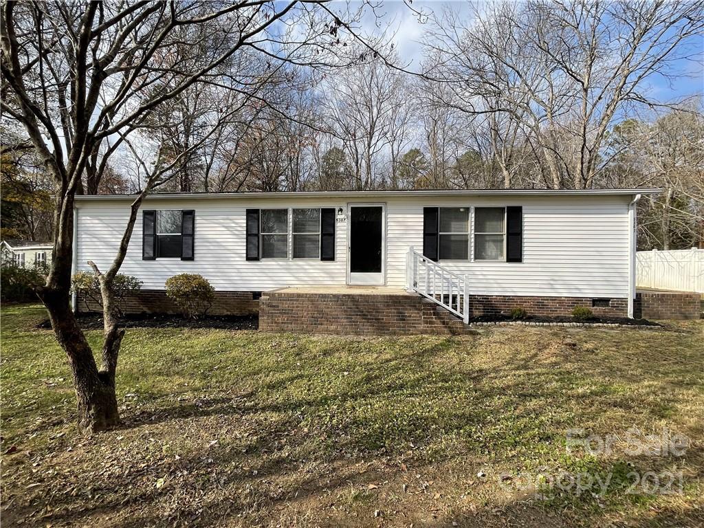 5307 Clearwater Lake Rd., Mount Holly, NC 28120