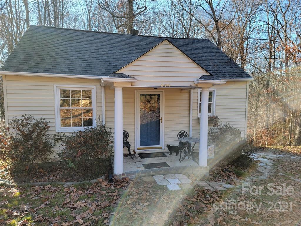 6514 Riverine Dr., Charlotte, NC 28216