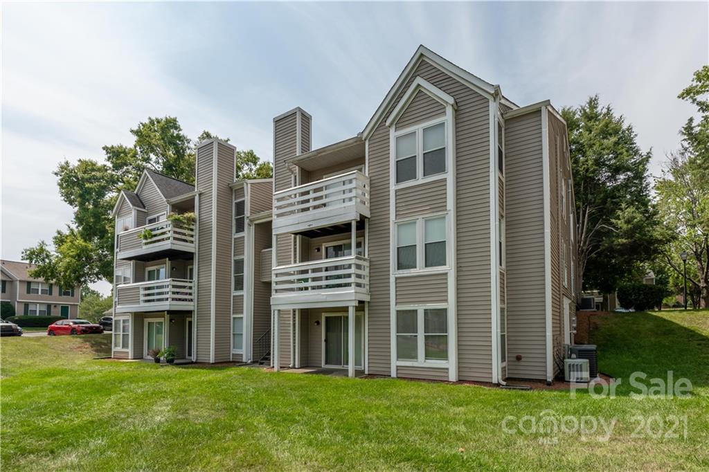 9629 Vinca Cir. #J, Charlotte, NC 28213