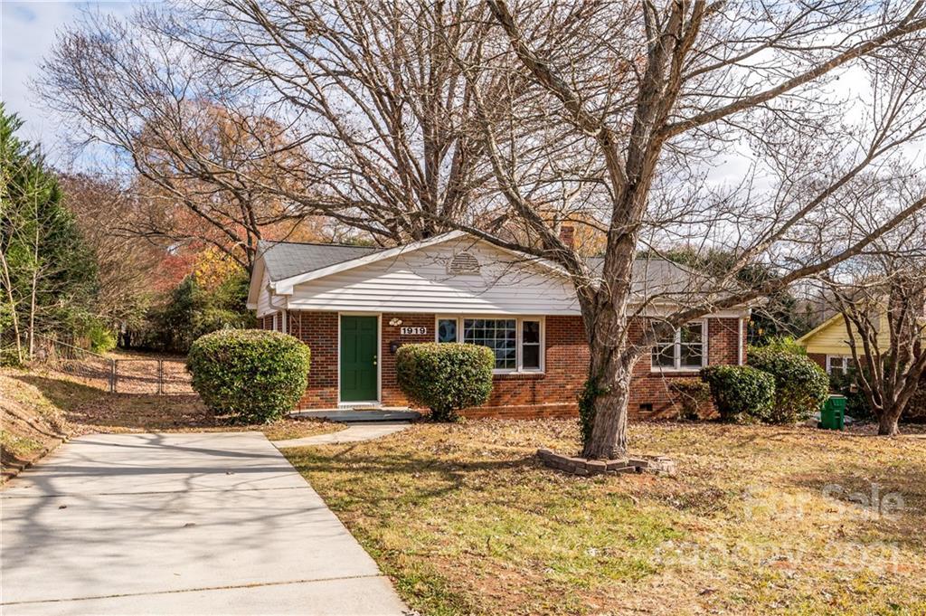 1919 Optimist Ln., Charlotte, NC 28205