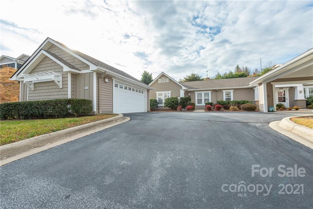 4604 Wood Duck Way, Hendersonville, NC 28792