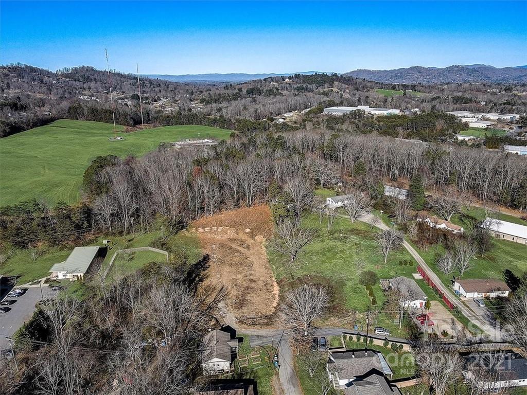 99999 Oak Hill Cir., Asheville, NC 28806