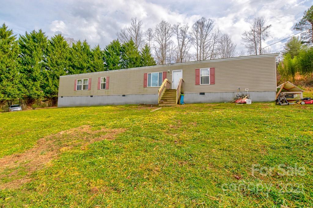 58 Davis Cove Rd., Leicester, NC 28748
