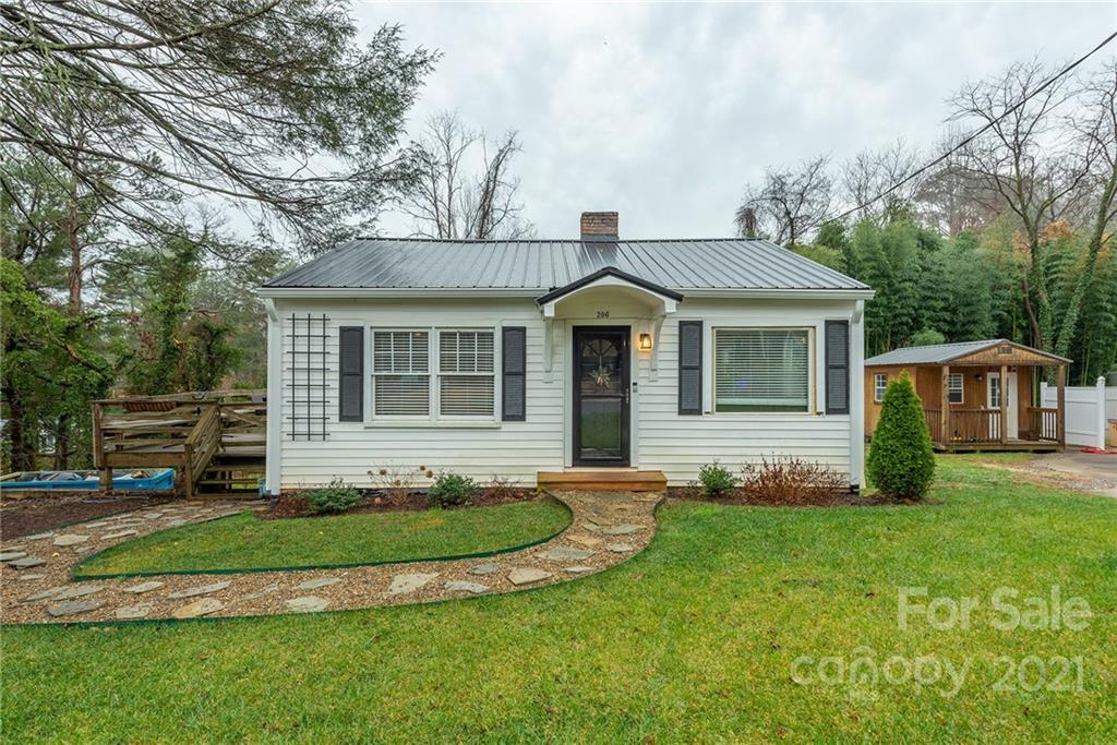 206 Aurora Dr., Asheville, NC 28805