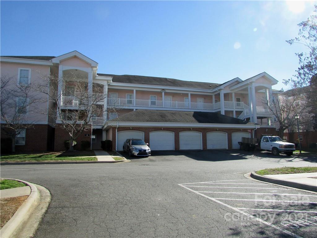 9076 Meadow Vista Rd., Charlotte, NC 28213