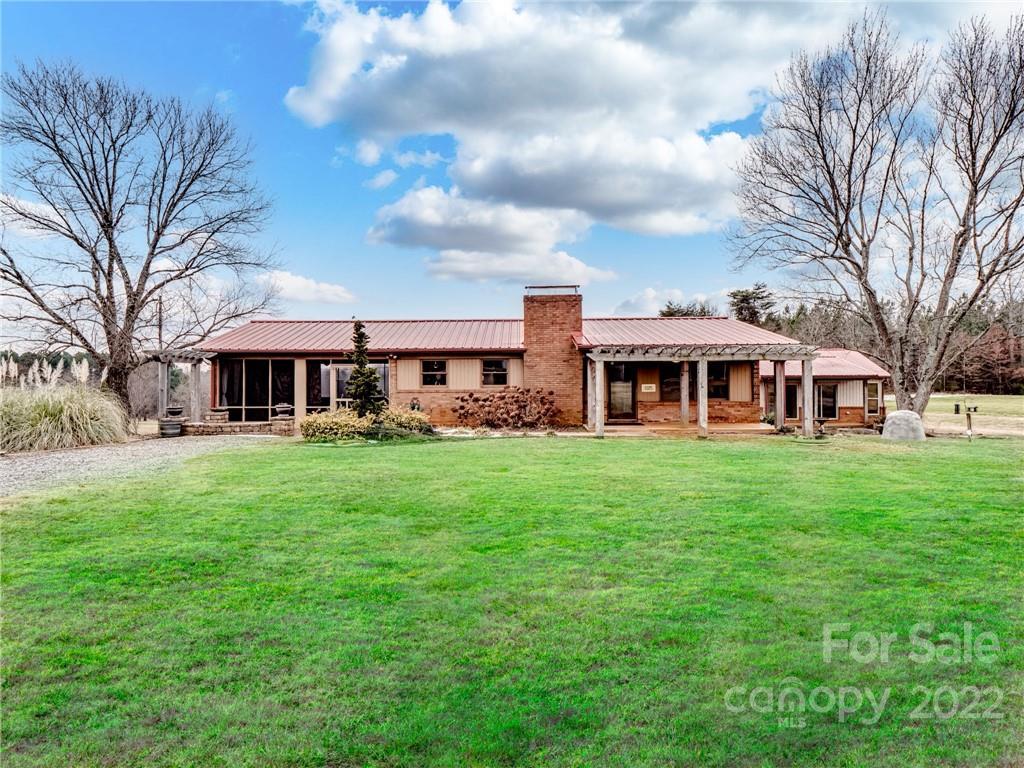262 Tuckers Grove Rd., Statesville, NC 28265